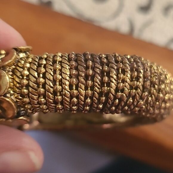 Elegant Gold and Multicolor Bangle Bracelet - Picture 4 of 8